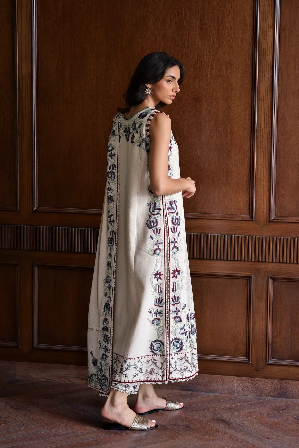 IVORY LUXURY EMBROIDERED KARANDI SET