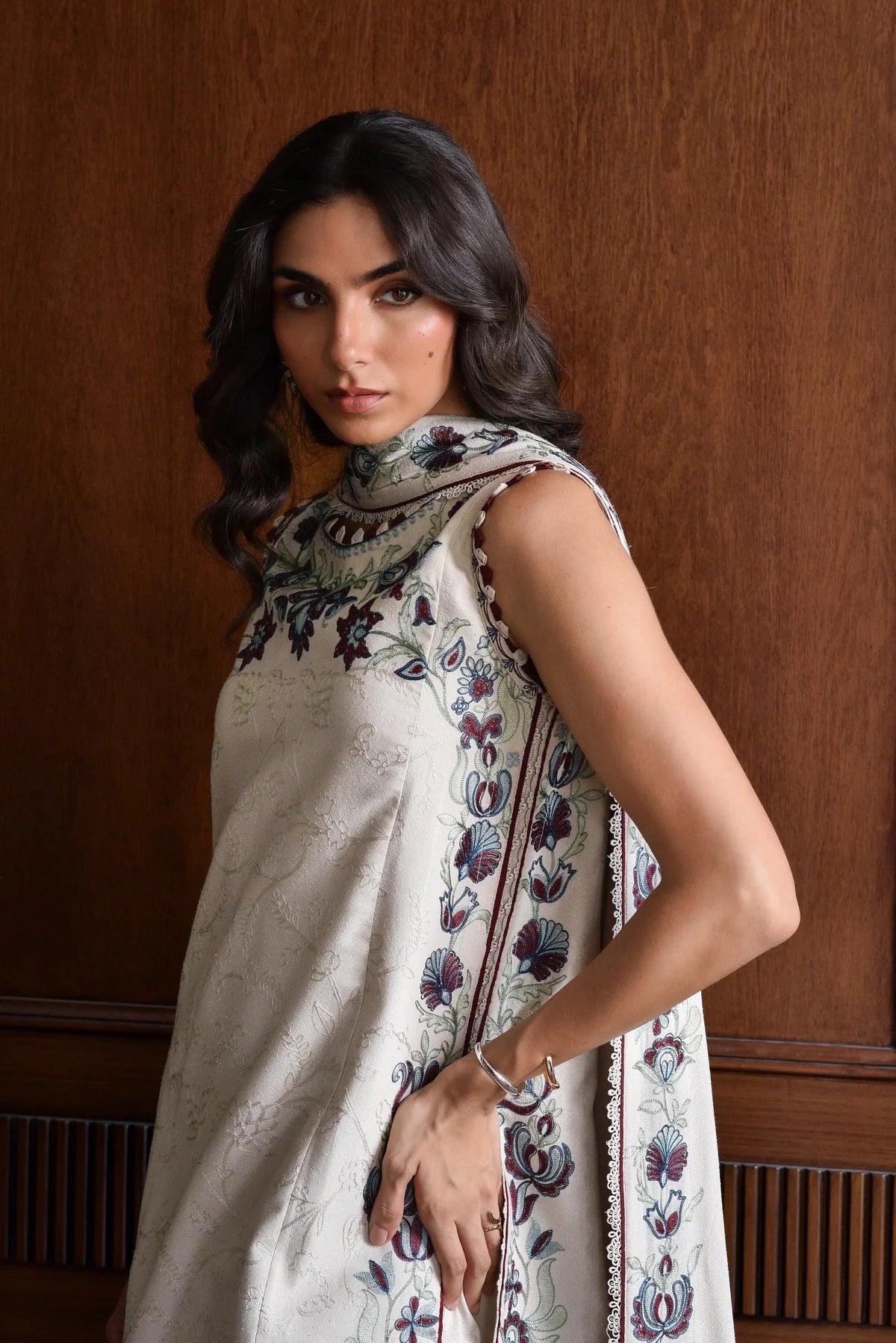 IVORY LUXURY EMBROIDERED KARANDI SET