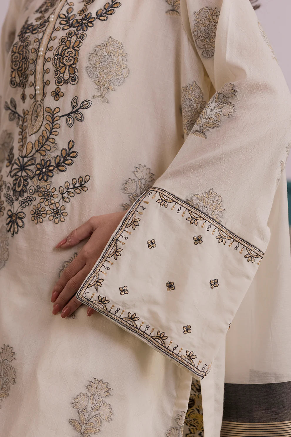 Embroidered Jacquard 3-Piece Suit – Off-White