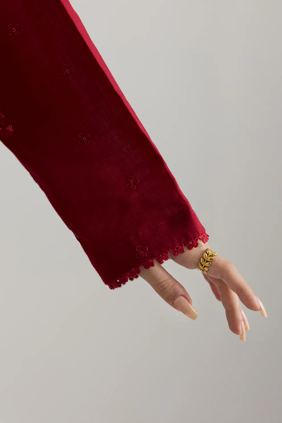 Embroidered Cross Slub 3-Piece Suit – Maroon