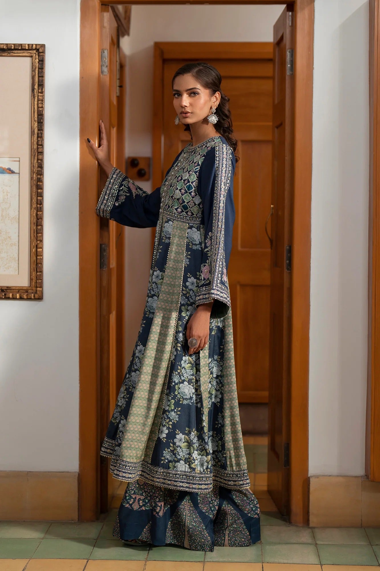 Mosaic Embroidered Pishwas Set – Cobalt Blue